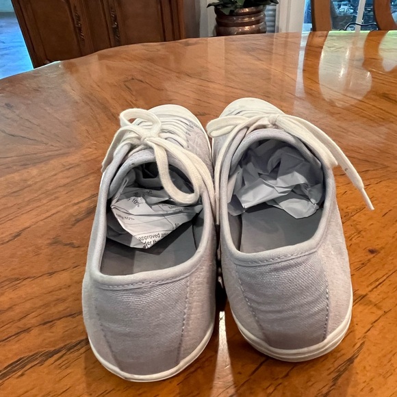 Lacoste baby blue/ gray suede Retro style sneakers. GUC! Super preppy! - Picture 7 of 10